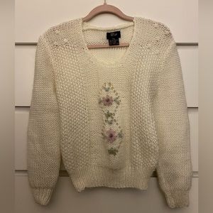 Adorable knit sweater with floral detailing